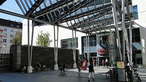 Eingang zur Altmarkt-Galerie am Dr.-Külz-Ring